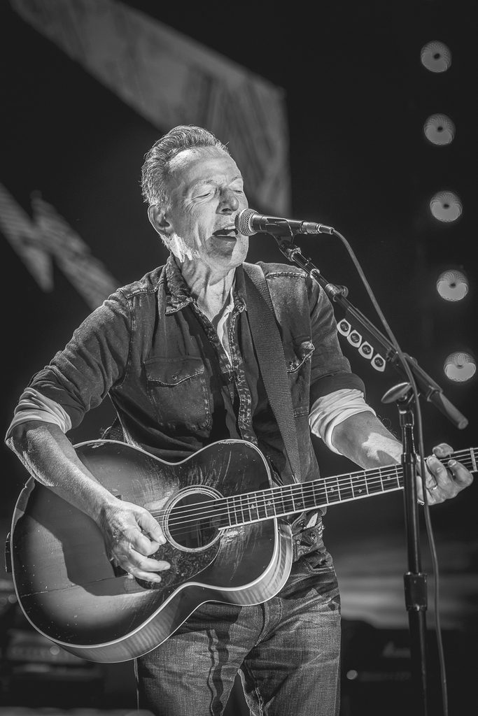 BRUCE SPRINGSTEEN AT POWER TO THE PEOPLE